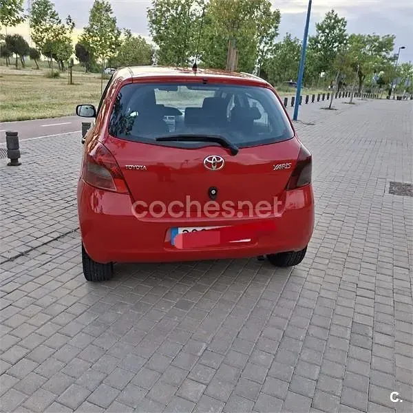 Usado Toyota Yaris 90 CV (66 kW) 2007 Rojo Utilitario