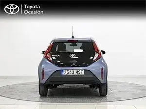 Usado Toyota Aygo Play 72 CV (52 kW) 2024 Gris