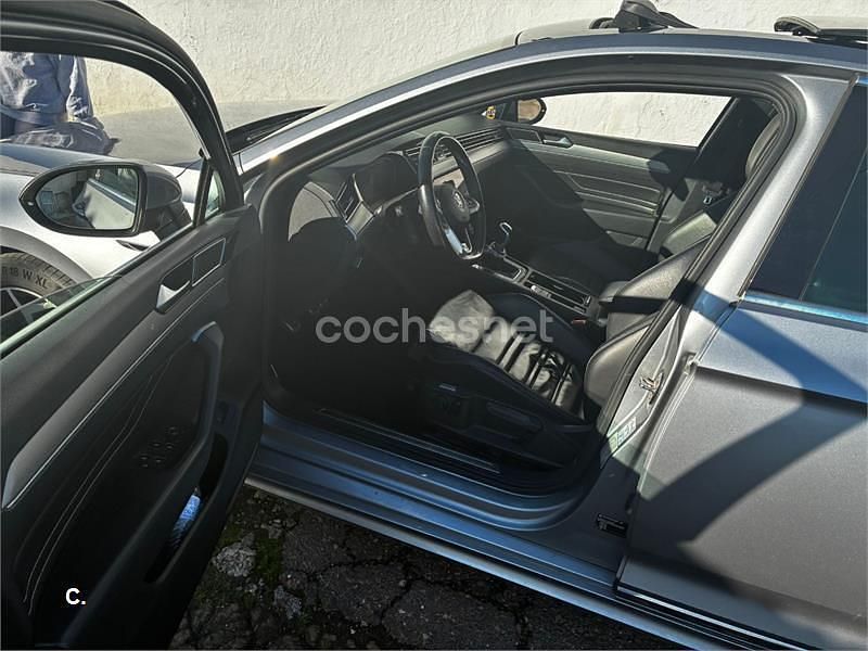 Usado VW Passat R-line 150 CV (110 kW) 2020 Gris / plata Berlina