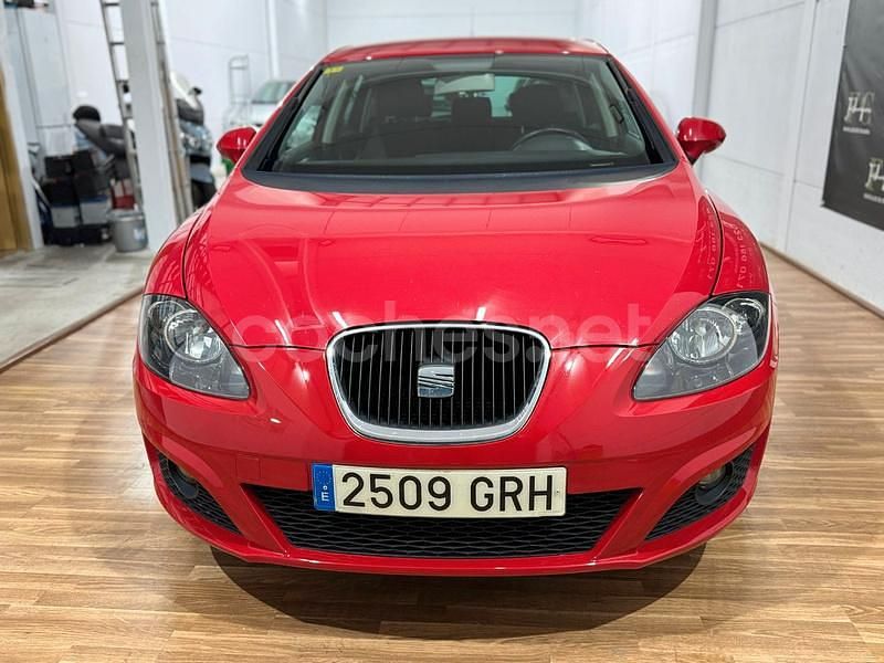 Usado Seat Leon Reference 125 CV (91 kW) 2009 Rojo Berlina