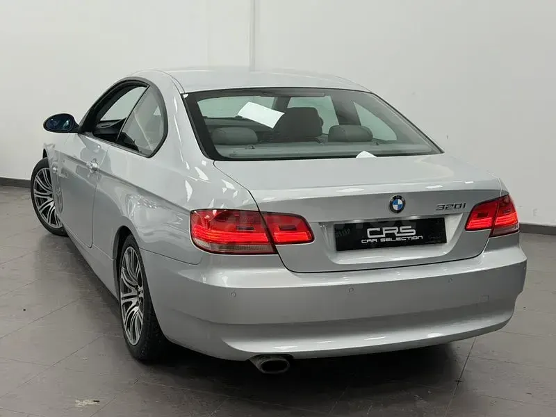 Usado BMW 320 170 CV (125 kW) 2008 Gris / plata Coupe