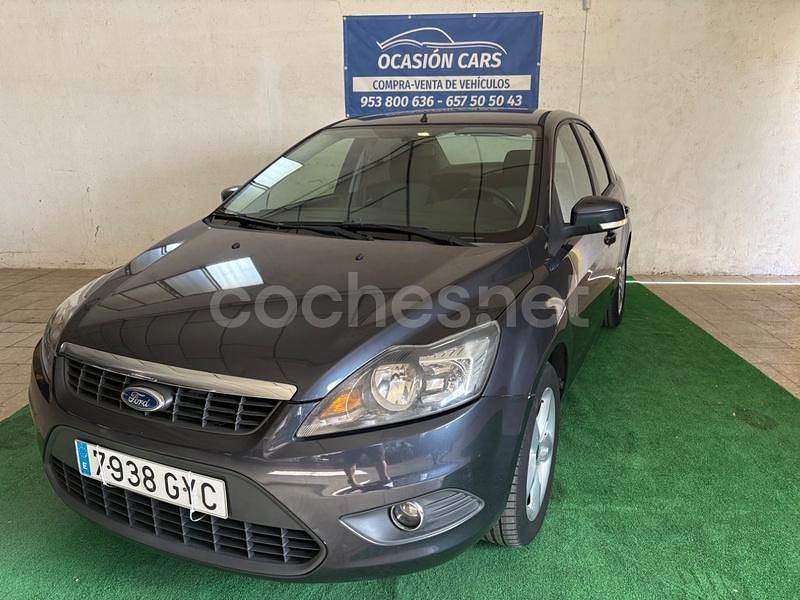 Gris / plata Usado 2010 Ford Focus Titanium Berlina | 5599 € (Precio justo) - Imagen 1/4