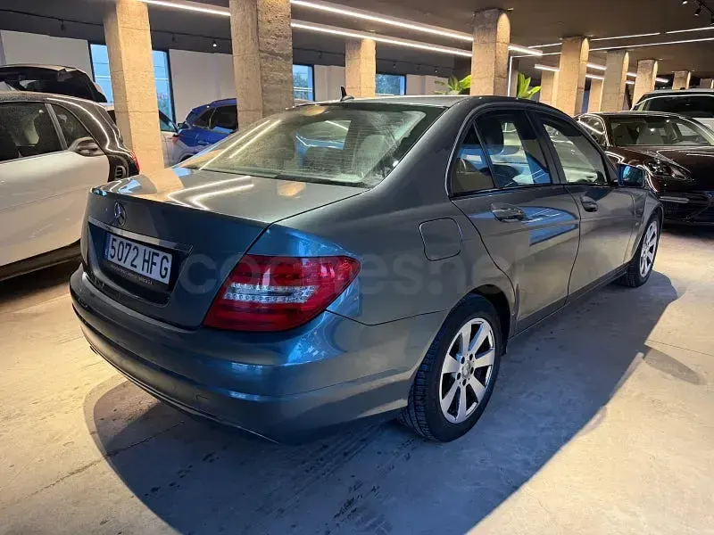 Usado Mercedes C180 Avantgarde 156 CV (114 kW) 2011 Gris / plata Familiar