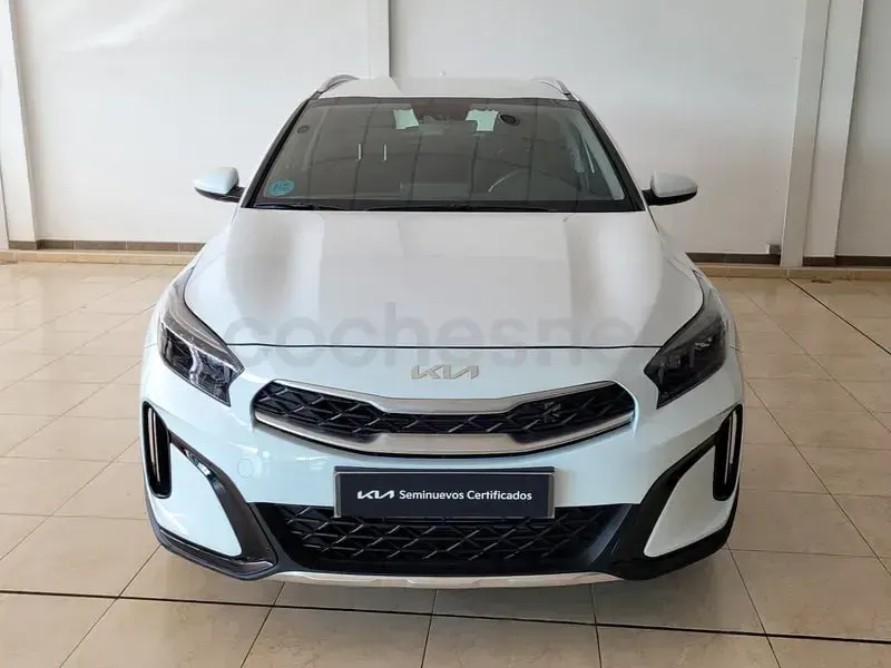 Usado Kia XCeed 100 CV (73 kW) 2025 Blanco SUV