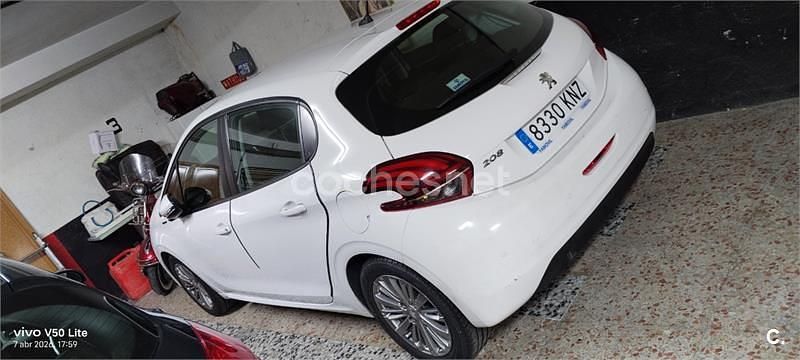 Usado Peugeot 208 82 CV (60 kW) 2018 Blanco Utilitario