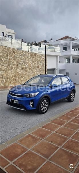Usado Kia Stonic 100 CV (73 kW) 2024 Azul SUV