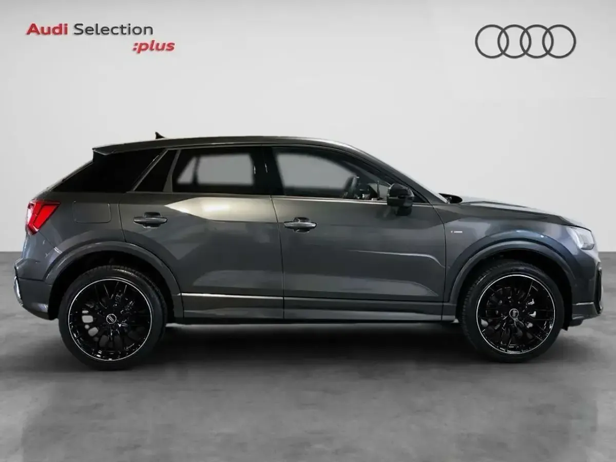 Usado Audi Q2 Ambiente 150 CV (110 kW) 2024 Gris SUV