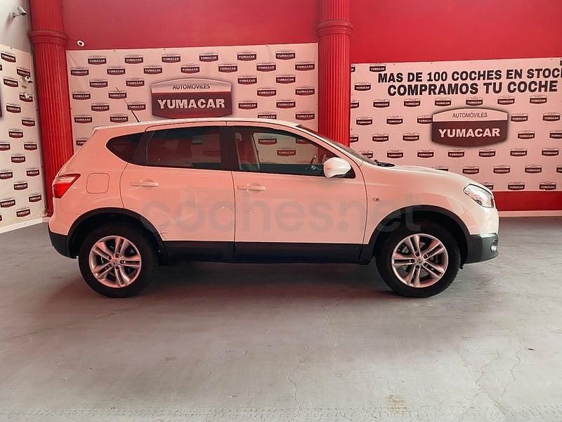 Usado Nissan Qashqai Acenta 163 HP (119 kW) 2014 Branco SUV