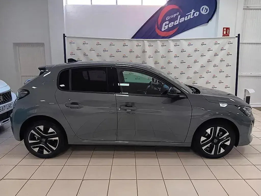 Nuevo Peugeot 208 Allure 100 CV (73 kW) 2025 Gris Utilitario