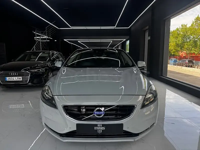 Usado Volvo V40 R-Design 177 CV (130 kW) 2013 Beige Berlina