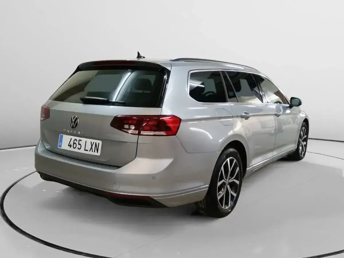 Usado VW Passat Executive 150 CV (110 kW) 2022 Gris Familiar