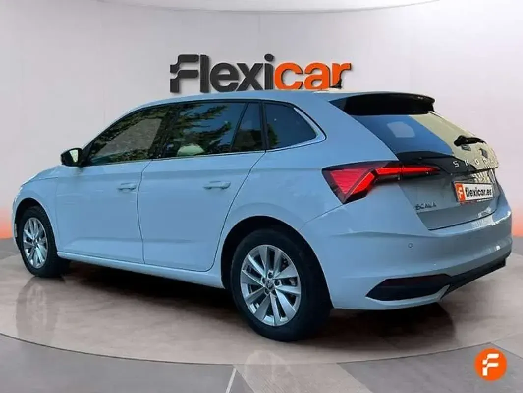 Usado Skoda Scala Selection 116 CV (85 kW) 2024 Blanco Utilitario