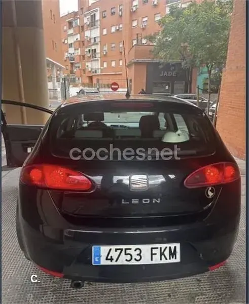 Usado Seat Leon Reference 105 CV (77 kW) 2007 Negro Utilitario