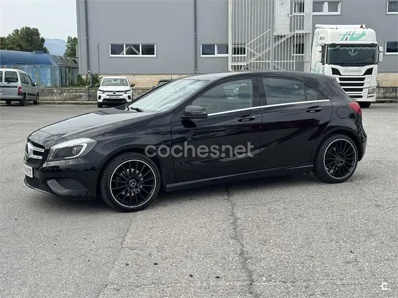 Usado Mercedes A200 Urban 136 CV (100 kW) 2013 Negro Utilitario