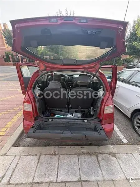 Usado Citroën C2 70 CV (51 kW) 2005 Rojo Utilitario