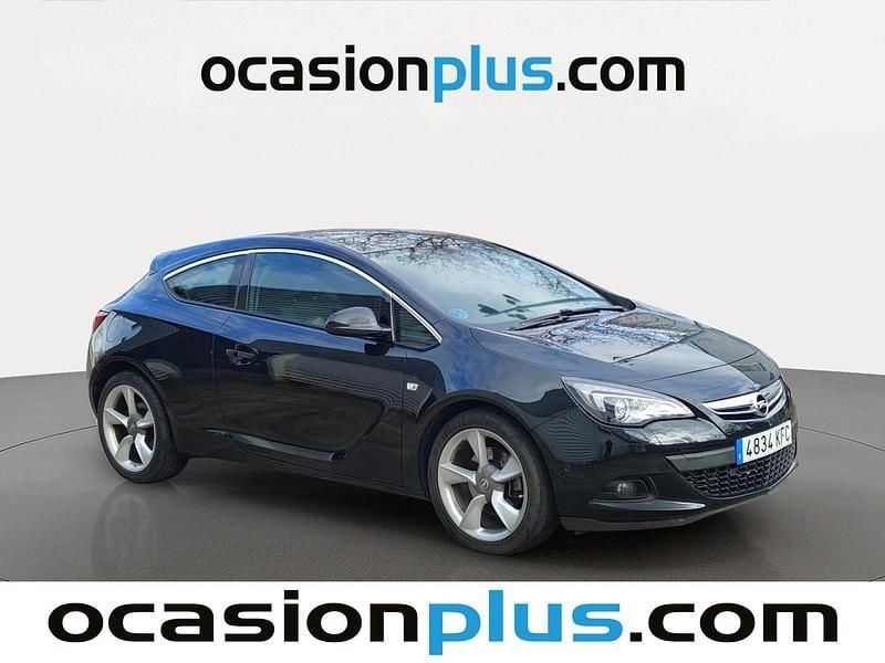 Usado Opel Astra GTC Sportive 136 CV (100 kW) 2017 Negro Coupe