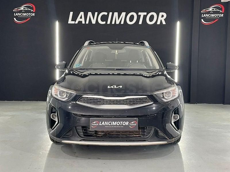 Usado Kia Stonic 84 CV (61 kW) 2022 Negro SUV