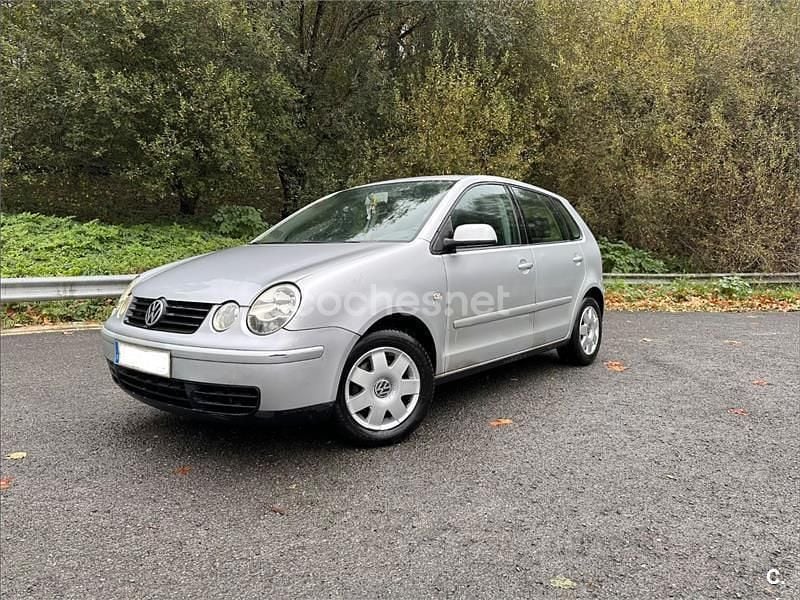 Gris / plata Usado 2003 VW Polo Highline Berlina | 2500 € (Precio justo) - Imagen 1/4