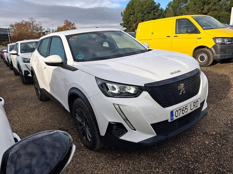 Usado Peugeot 2008 Active 110 CV (80 kW) 2021 Blanco SUV