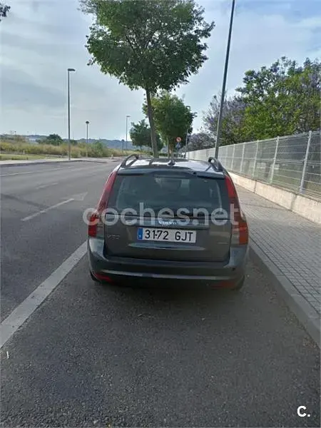 Usado Volvo V50 Momentum 136 CV (100 kW) 2008 Gris / plata Familiar