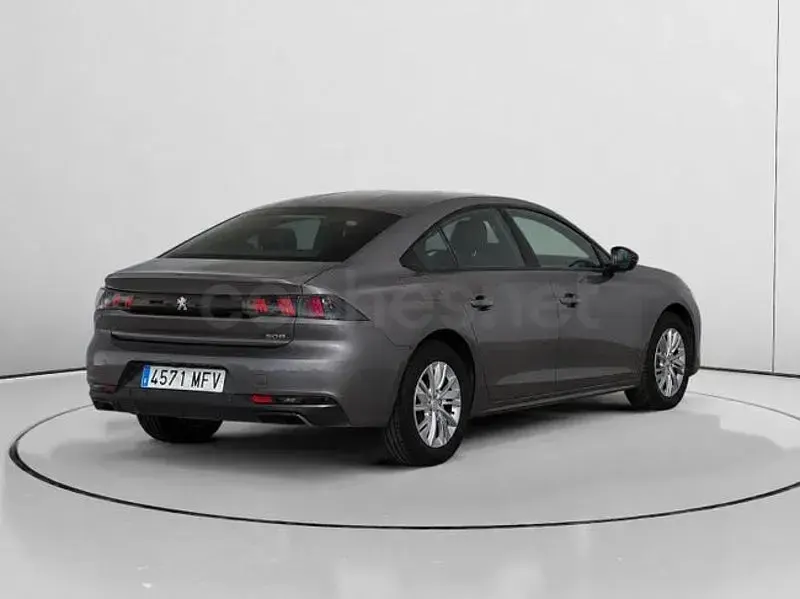 Usado Peugeot 508 Active 130 CV (95 kW) 2022 Gris / plata Berlina