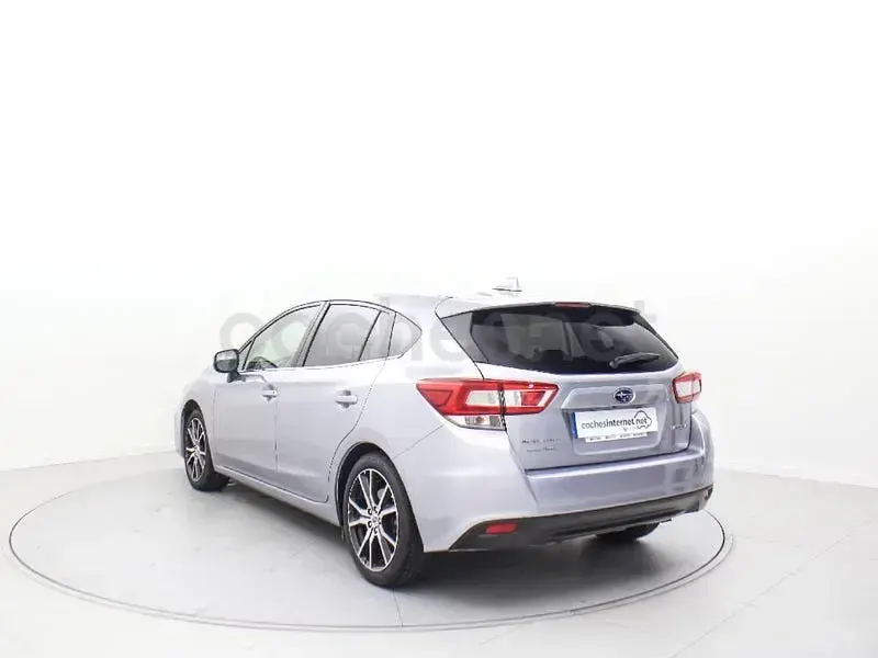 Usado Subaru Impreza 114 CV (83 kW) 2021 Gris / plata Berlina