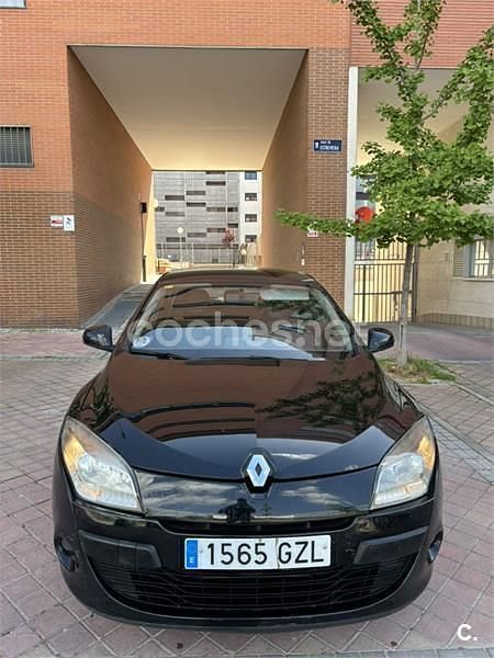 Usado Renault Mégane Dynamique 105 CV (77 kW) 2010 Negro Berlina