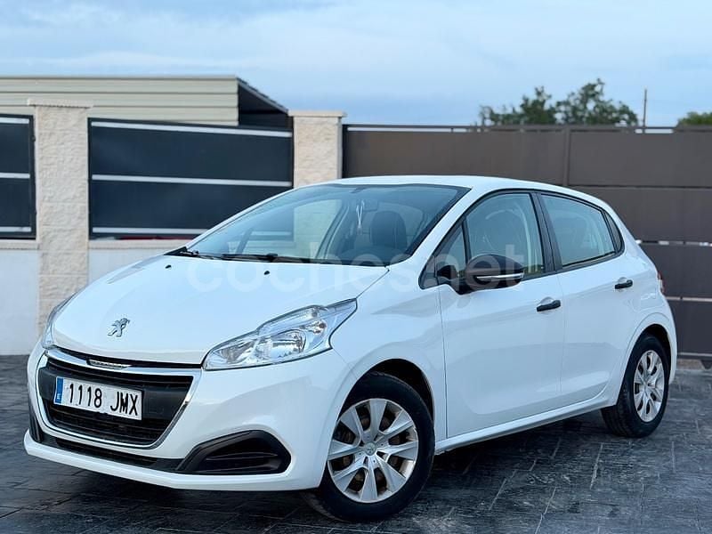 Blanco Usado 2016 Peugeot 208 Access Utilitario | 5999 € (Super precio) - Imagen 1/4