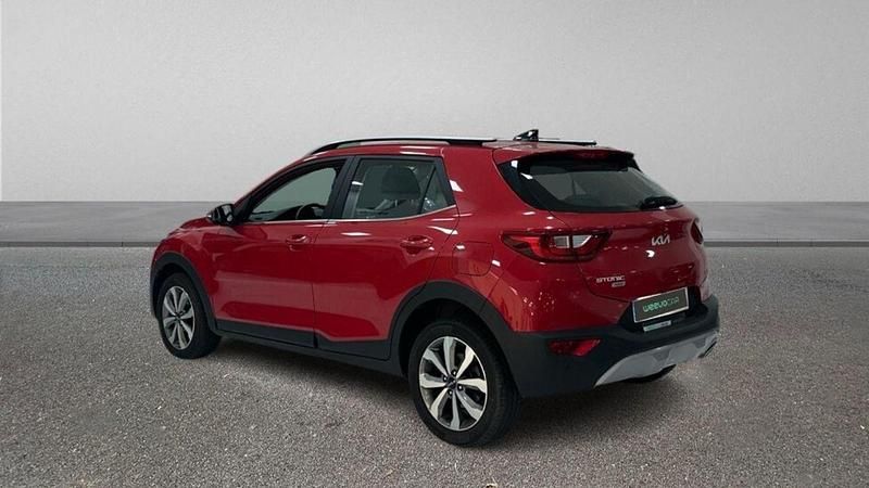 Usado Kia Stonic 100 CV (73 kW) 2024 Rojo SUV