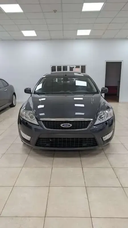 Usado Ford Mondeo Trend 140 CV (102 kW) 2007 Gris Berlina