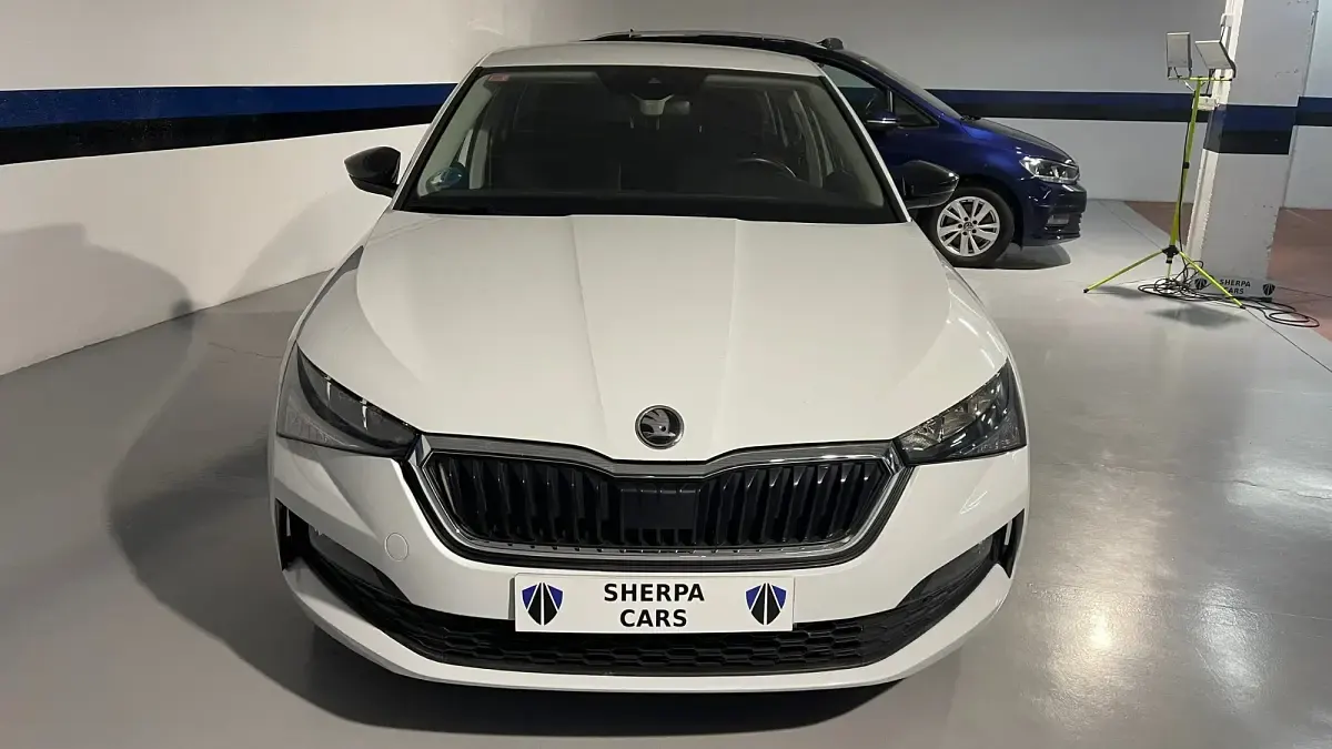 Usado Skoda Scala Ambition 90 CV (66 kW) 2021 Blanco Utilitario