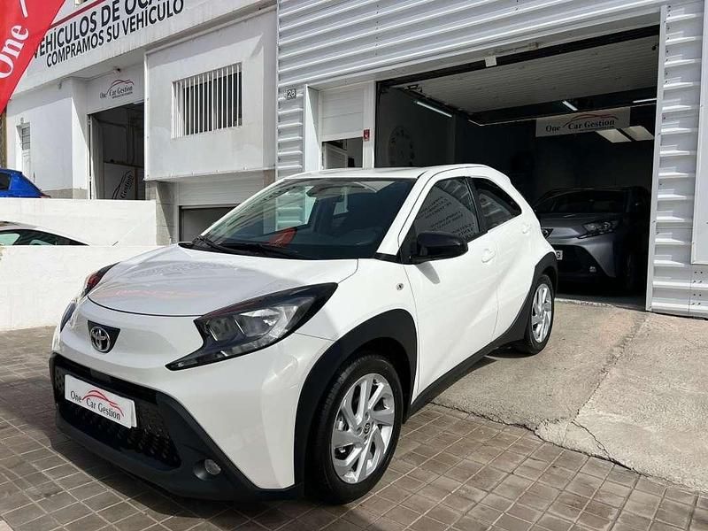 Blanco Usado 2022 Toyota Aygo Play Utilitario | 12.995 € (Precio justo) - Imagen 1/4