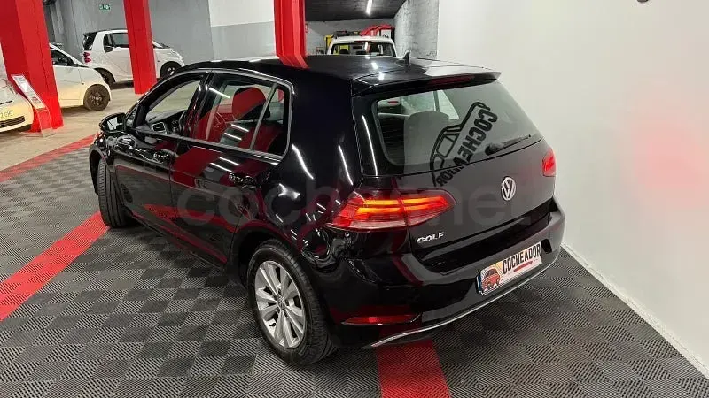 Usado VW Golf VII Advance 125 CV (91 kW) 2018 Negro Berlina