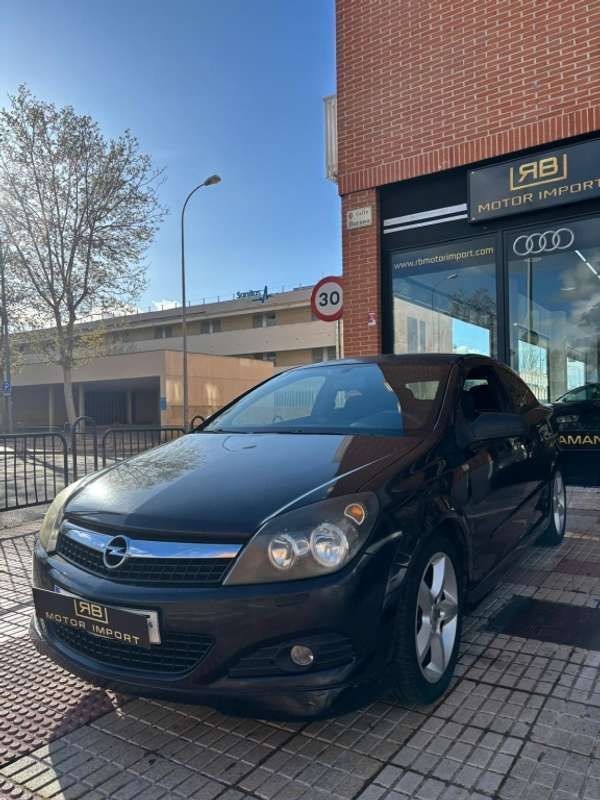 Negro Usado 2007 Opel Astra GTC Cosmo Utilitario | 4290 € (Precio justo) - Imagen 1/4