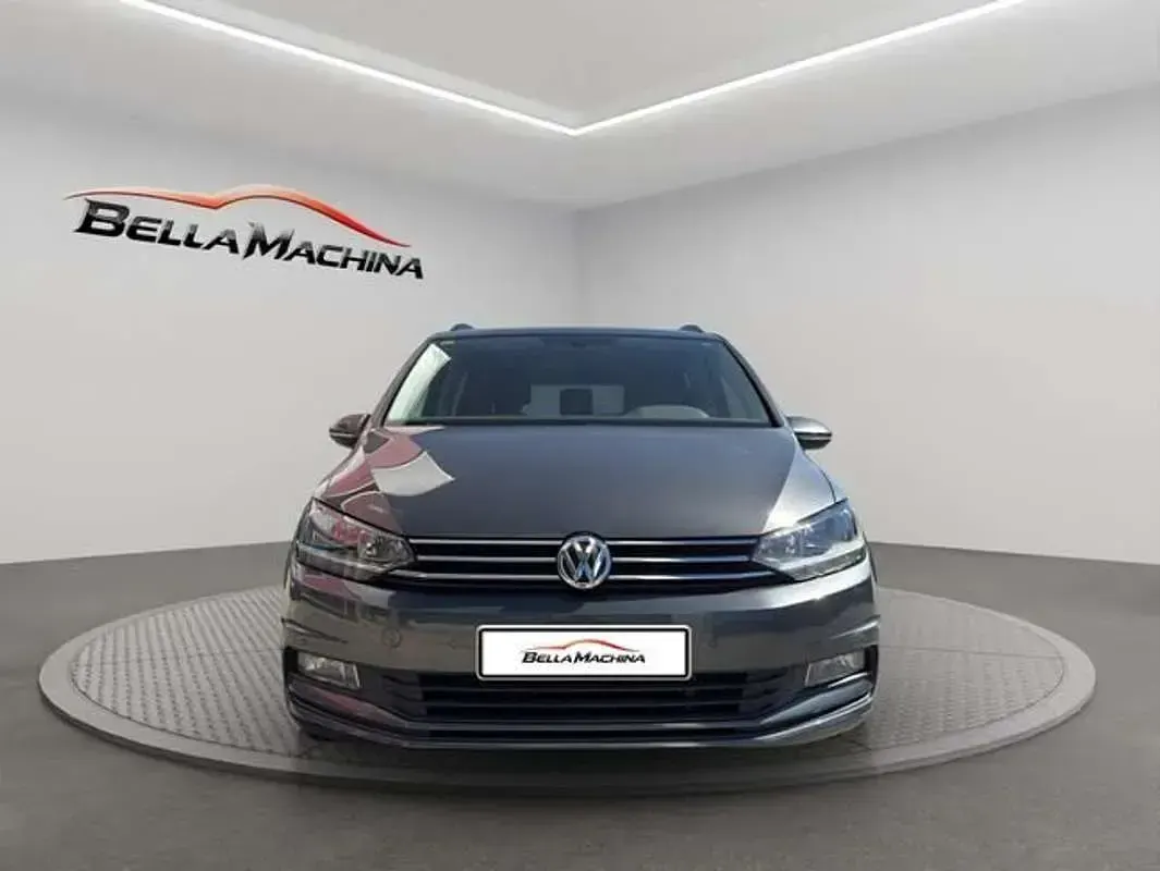 Usado VW Touran Advance 150 CV (110 kW) 2017 Gris Monovolumen