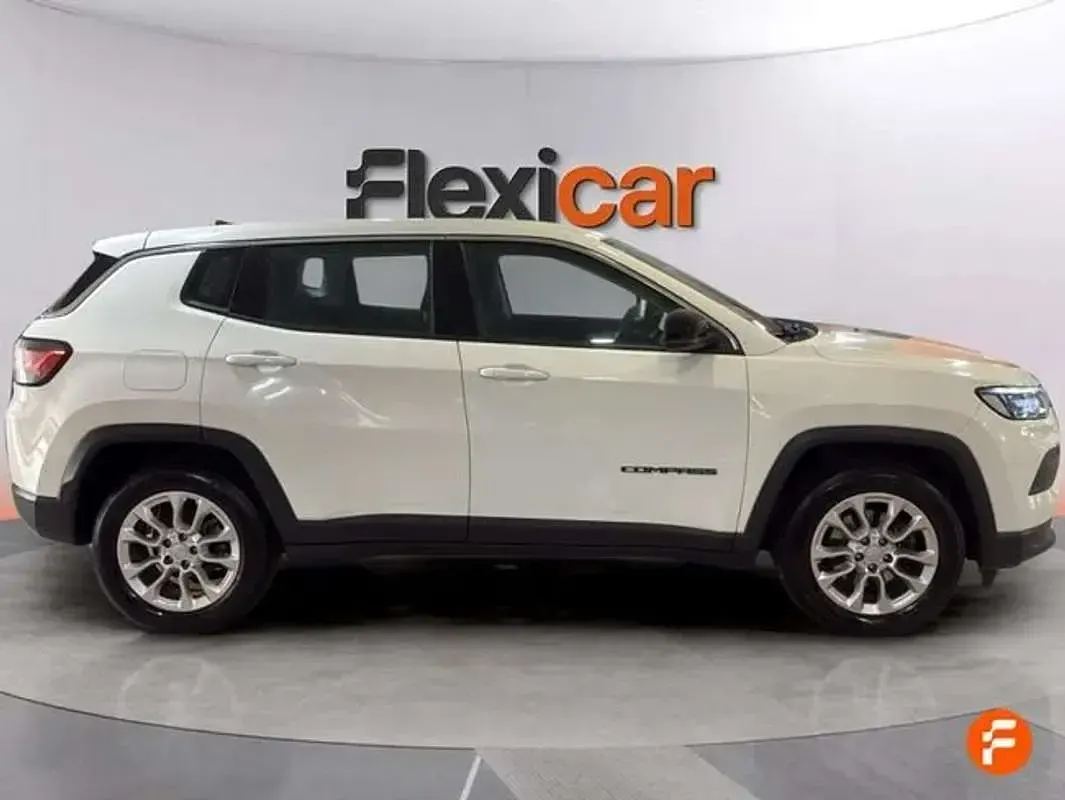 Usado Jeep Compass Longitude 131 CV (96 kW) 2022 Blanco SUV