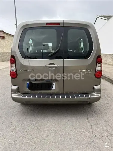 Usado Peugeot Partner Tepee Active 92 CV (67 kW) 2013 Marrón Monovolumen