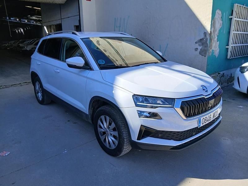 Usado Skoda Karoq Ambition 150 CV (110 kW) 2022 Blanco SUV