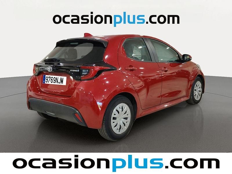 Usado Toyota Yaris Business Edition 116 CV (85 kW) 2022 Rojo Utilitario