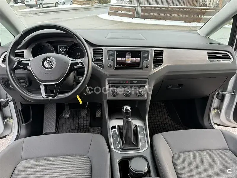 Usado VW Golf Sportsvan Sportline 150 CV (110 kW) 2016 Gris / plata Monovolumen