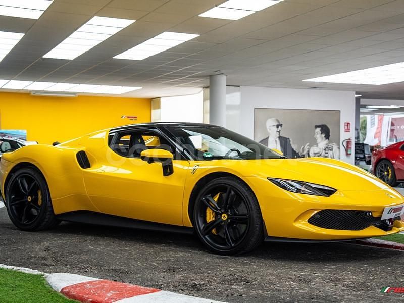 Usado Ferrari 296 830 CV (610 kW) 2024 Amarillo Coupe