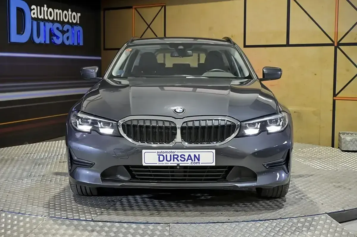 Usado BMW 320e 190 CV (139 kW) 2021 Gris / plata Familiar