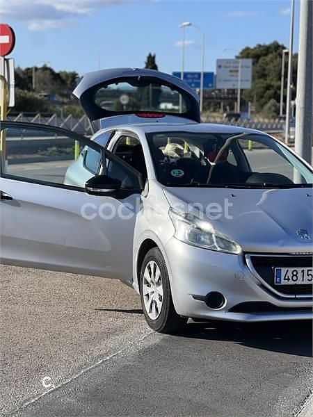 Usado Peugeot 208 Access 68 CV (50 kW) 2014 Gris / plata Utilitario
