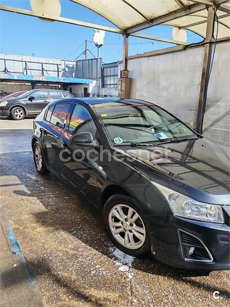 Usado Chevrolet Cruze LT 163 CV (119 kW) 2013 Negro Berlina