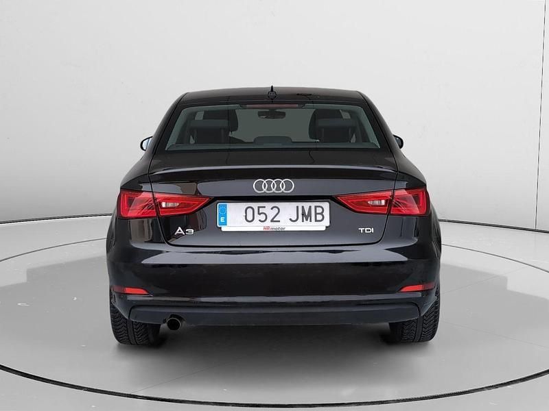Usado Audi A3 Attraction 110 CV (80 kW) 2016 Negro Berlina