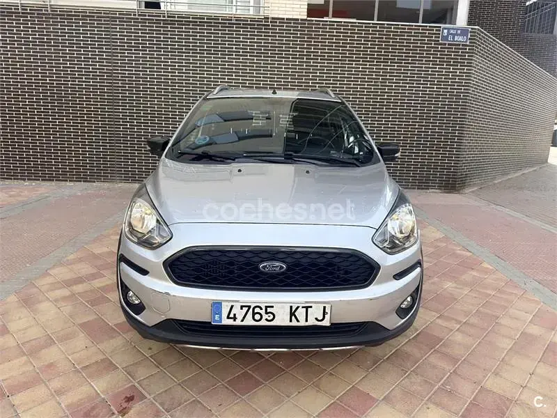 Usado Ford Ka Plus Active 95 CV (69 kW) 2019 Gris / plata Utilitario