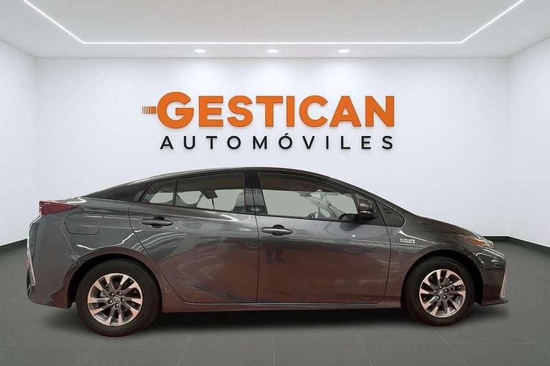 Usado Toyota Prius Advance 122 CV (89 kW) 2022 Gris Utilitario