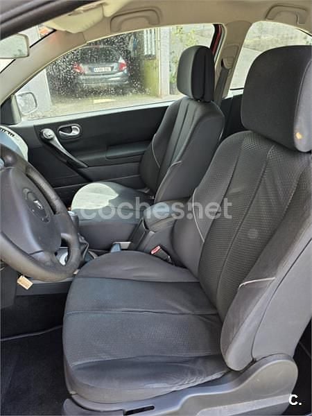 Usado Renault Mégane II Dynamique 115 CV (84 kW) 2004 Rojo Berlina
