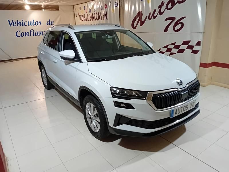 Usado Skoda Karoq Ambition 150 CV (110 kW) 2022 Blanco SUV