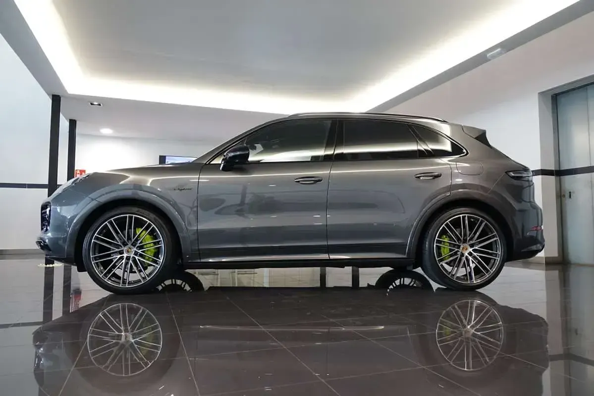Usado Porsche Cayenne E-Hybrid 462 CV (339 kW) 2019 Gris SUV